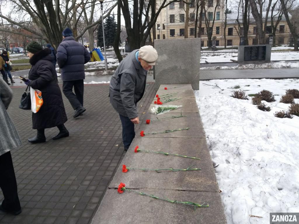 В Запорожье прошла акция по случаю годовщины Сталинградской битвы, в ходе которой возникали споры между участниками мероприятия и их противниками. 