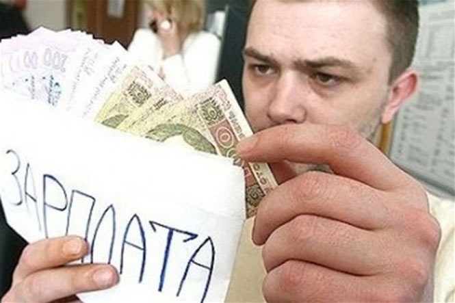 Каждый третий работник, или около 5 миллионов человек в Украине работают нелегально, однако Государственная служба по труду работает над снижением уровня теневой занятости. 