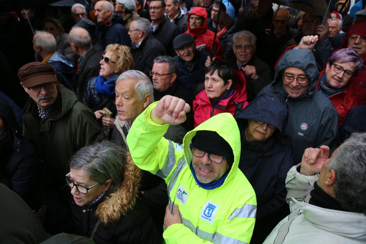 В Испании тысячи пенсионеров вышли на протесты десятков городов с требованием повысить пенсии. 