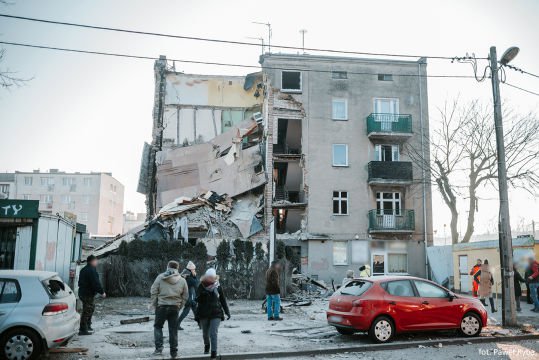 Утром в многоквартирном доме в Познани, на западе Польши, произошел взрыв газа. 