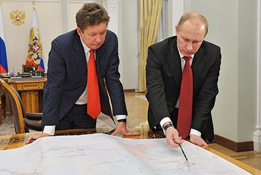 Российский поставщик газа "Газпром", несмотря на недавнее заявление о расторжении контрактов с "Нафтогазом Украины", не будет в ближайшее время прекращать транзит газа через Украину. 