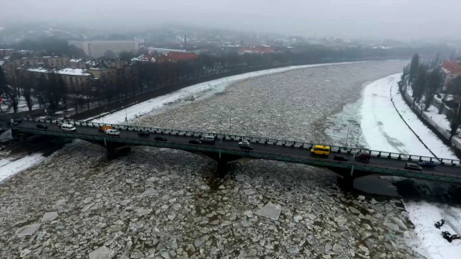 На реках и водохранилищах страны ожидается постепенное ослабление ледостава, на реках Правобережье - разрушение и очистки от льда. 