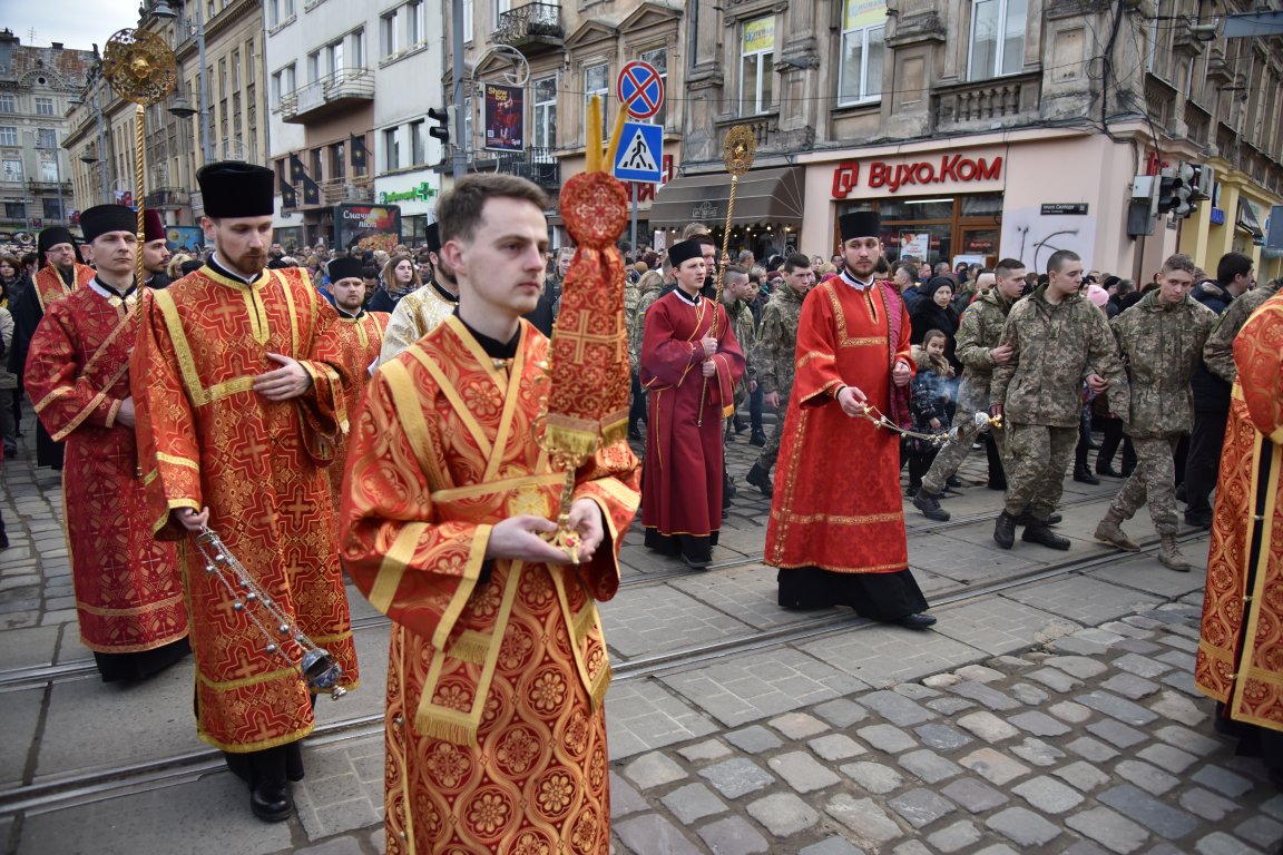 В Хрестопоклинну воскресенье, 11 марта, во Львове состоялась традиционная общегородская молитвенная крестный ход, символизирующий Крестный путь, который Иисус Христос прошел на Голгофу. 