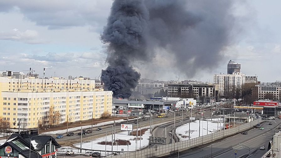 На севере Петербурга (Россия) произошло возгорание в здании дилерского центра Рольф Лахта Hyundai. 
