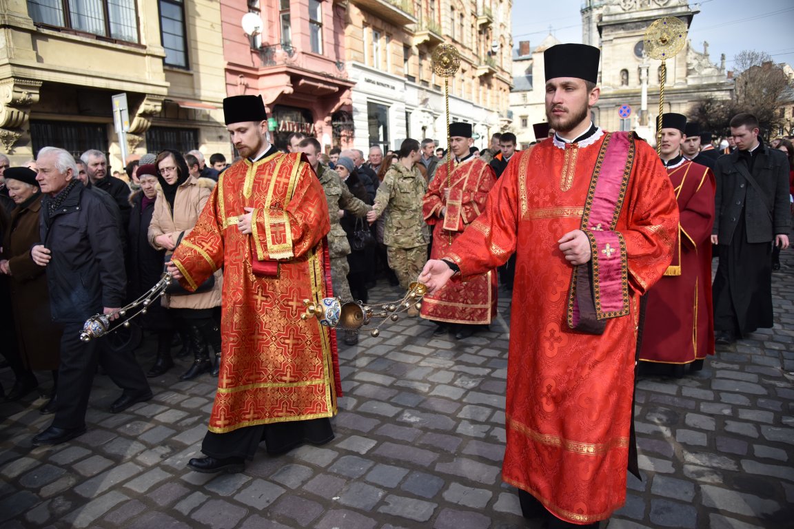 В Хрестопоклинну воскресенье, 11 марта, во Львове состоялась традиционная общегородская молитвенная крестный ход, символизирующий Крестный путь, который Иисус Христос прошел на Голгофу. 