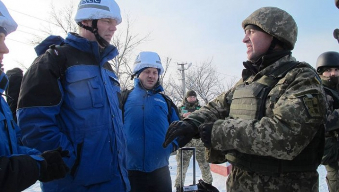 Заместитель председателя Специальной мониторинговой миссии ОБСЕ Александер Хуг раскритиковал недавнее восстановление контроля Вооруженными силами Украины населенных пунктов в так называемой "серой зоне" на Донбассе. 