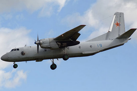 При заходе на посадку на сирийскую авиабазу Хмеймим разбился российский транспортный самолет Ан-26. 