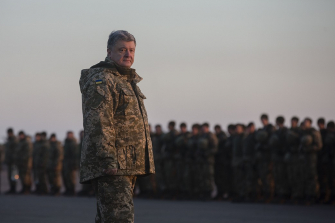 Президент Украины Петр Порошенко считает, что Вооруженные силы следует укреплять для обеспечения их обороноспособности. 