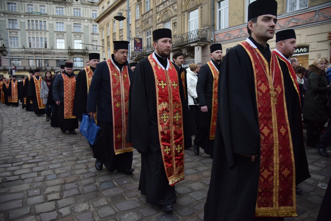 В Хрестопоклинну воскресенье, 11 марта, во Львове состоялась традиционная общегородская молитвенная крестный ход, символизирующий Крестный путь, который Иисус Христос прошел на Голгофу. 