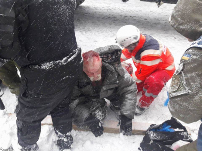 Во время столкновений в палаточном городке возле здания Верховной Рады в центре Киева задержали 112 человек. 