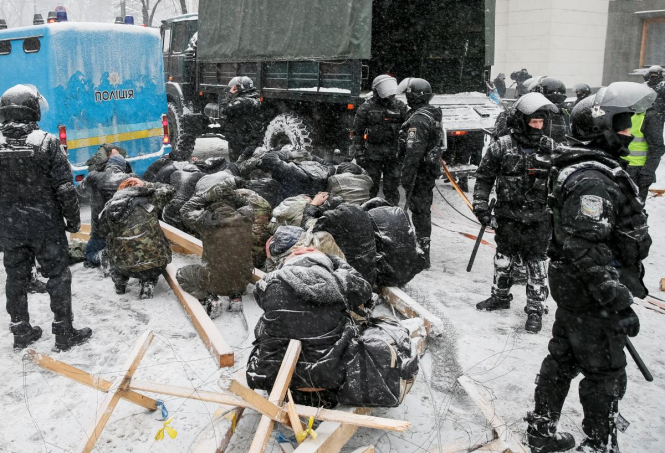 Вследствие сегодняшних событий под Верховной Радой в Киеве в управление полиции доставили 111 человек. Впоследствии почти всех задержанных отпустили. 