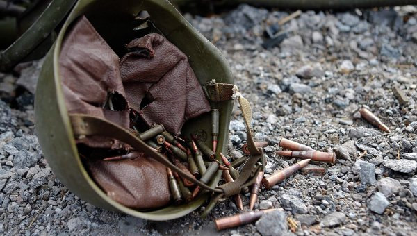 Штаб АТО зафиксировал три обстрелы боевиками укреплений ВСУ на Донбассе от начала суток 10 марта. Один украинский военный получил ранения. 