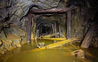 Массовое затопление шахт, которое началось, грозит Донецку и соседним городам проседанием почвы, загрязнением рек азотом и тяжелыми минералами, заражением питьевой воды. 