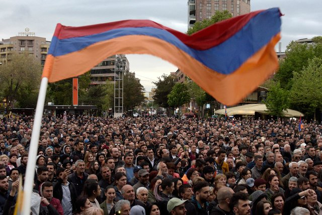 В столице Армении Ереване количество задержанных участников антиправительственных протестов возросло до 123. 