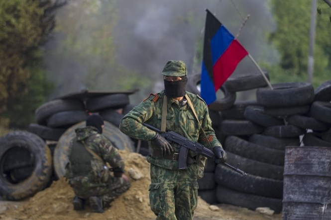 Боевики российско-террористических войск подстрелили женщину у блок-поста "Оленевка". 