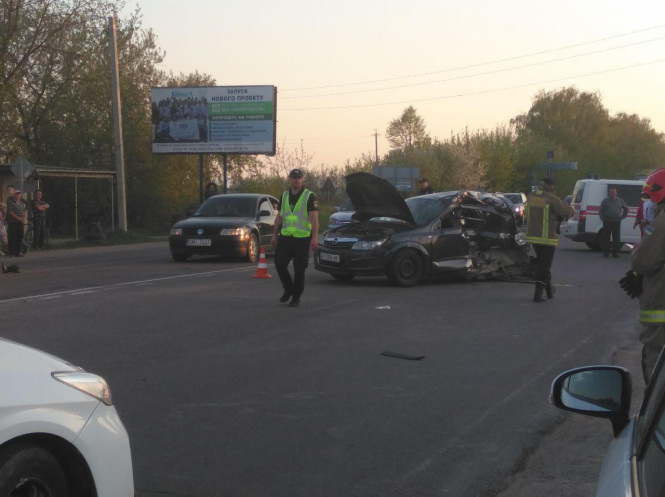Под Ивано-Франковском 21 апреля произошло ДТП с участием маршрутки и автомобиля Opel, в результате которой водитель и пассажир легковушки погибли. 