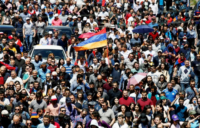 Вечером в пятницу, 27 апреля, в армянском городе Гюмри, втором по величине в стране, начался антиправительственный митинг. 