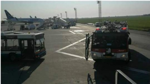 Пассажирский самолет, направлявшийся в Тель-Авив, был вынужден вернуться в Бухарест и совершить аварийную посадку из-за дыма в одном из двигателей. 