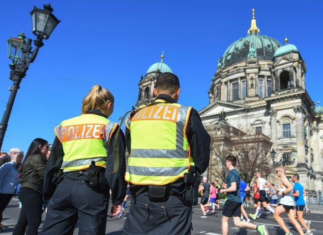 Правоохранительные органы Германии задержали четырех человек, которые планировали осуществить теракт во время полумарафона в Берлине 8 апреля. 