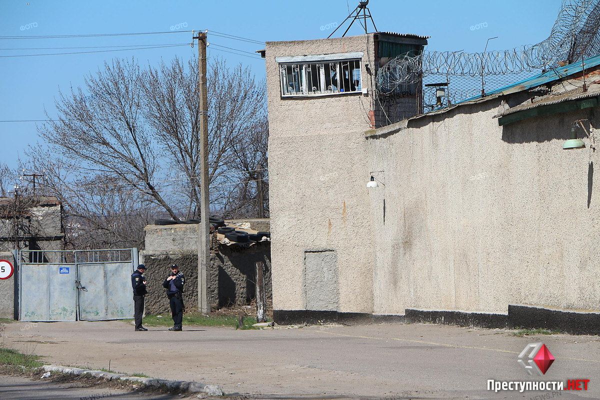 В следственном изоляторе Николаева в воскресенье, 8 апреля, часть подозреваемых отказалась по распоряжению администрации заходить в камеры. 