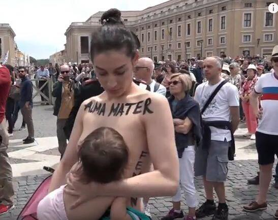 Участница движения Femen устроила в Ватикане акцию, посвященную Дню матери. 