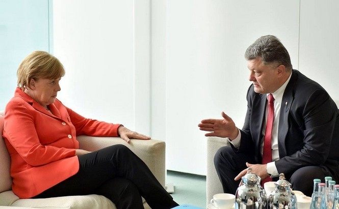 Федеральный канцлер Германии Ангела Меркель заявила, что обсудит с президентом Украины Петром Порошенко ситуацию с задержанием в Киеве руководителя "РИА Новости-Украина" Кирилла Вышинского. 