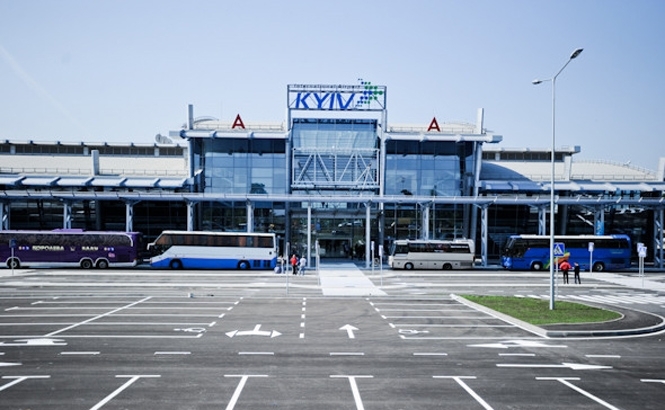 В аэропорту "Киев" во время прохождения контроля беременная иранка имитировала роды, вероятно, с целью остаться в Украине. 