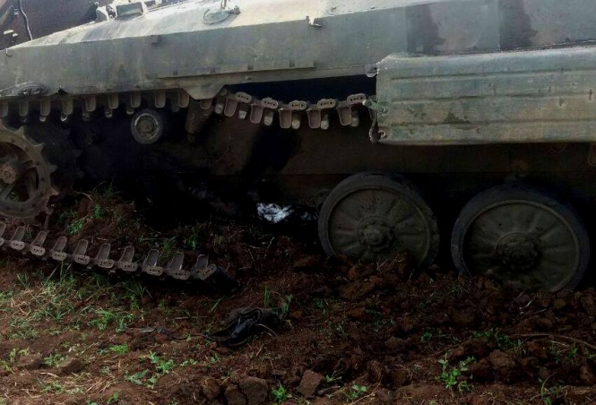 Группа военнослужащих механизированного батальона попала в засаду на Горловском направлении Донецкой области во время патрулирования района обороны сегодня, 6 мая. Один военный погиб, двое ранены. 
