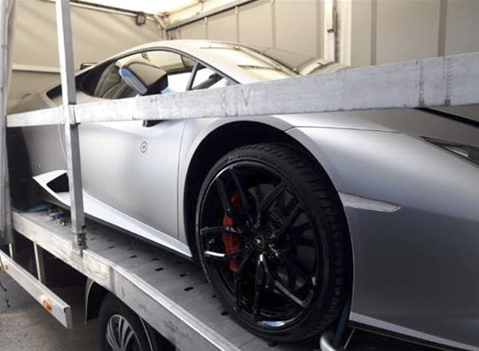 Государственная фискальная служба (ГФС) обнаружила попытку незаконного ввоза автомобиль марки Lamborghini в Украине. 