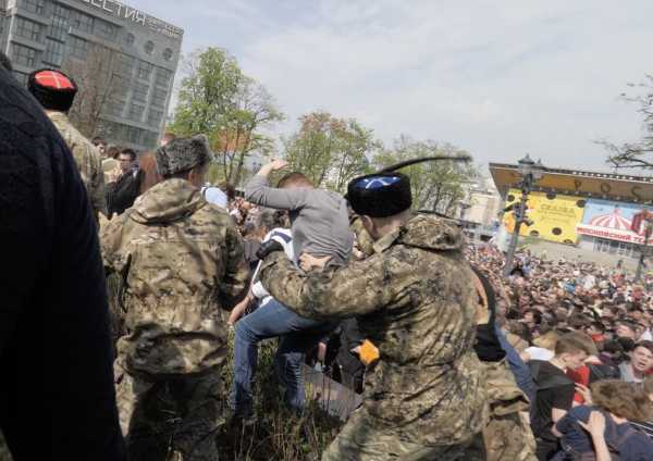 В России на акциях "Он нам не царь" 5 мая будет состоянию на 19:00 по московскому времени задержали 1358 человек. 