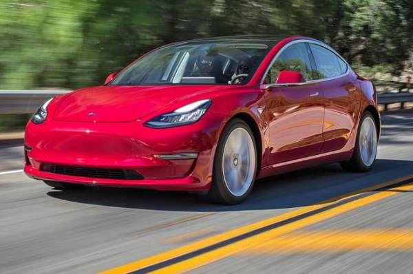 Глава Tesla Motors Илон Маск рассказал про электрокар Model 3, который компания готовит к выпуску. 