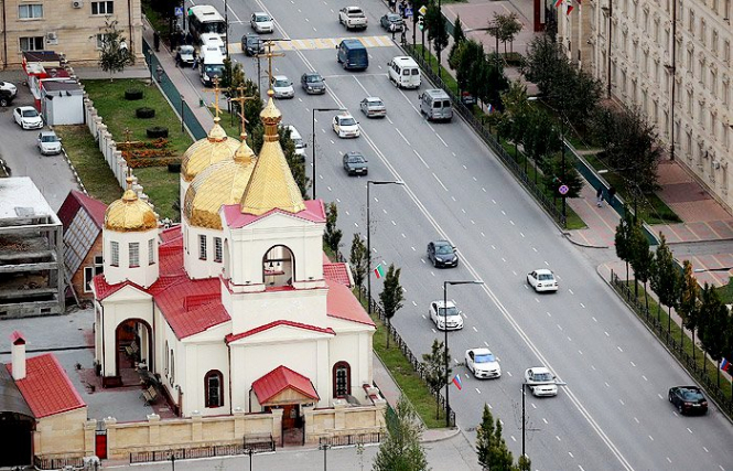 Террористическая организация "Исламское государство" взяла на себя ответственность за нападение на православный храм Михаила Архангела в Грозном. 