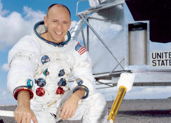 В США умер астронавт Алан Бин. Он стал четвертым человеком, который побывал на поверхности Луны. 