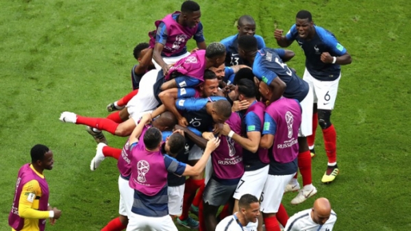Сборная Франции по футболу обыграла Аргентину в 1/8 финала чемпионата мира со счетом 4: 3 и вышла в четвертьфинал. 