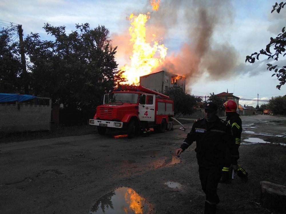 В Збараже Тернопольской области возник крупный пожар на спиртовой основе. 