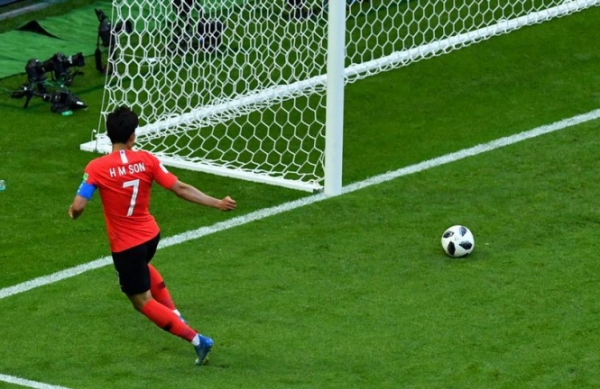 Действующий чемпион мира по футболу, сборная Германии, не смогла выйти из группы - в конце решающего матча против Южной Кореи в среду, 27 июня, в Казани немцы пропустили два гола и проиграли. 
