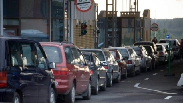 Комитет Верховной Рады по вопросам налоговой и таможенной политики запланировал снижение ставок для растаможивания автомобилей. 