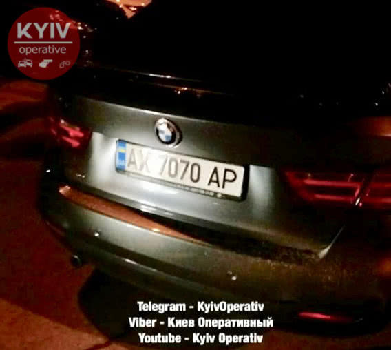 В Харькове патрульная полиция остановила водителя автомобиля BMW, который имел признаки алкогольного опьянения. Им оказался Василий Зайцев, брат участницы ДТП, в котором погибли 6 человек, Елены Зайцевой. 