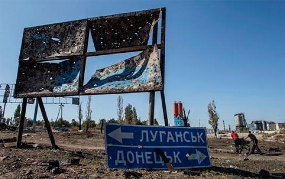 В населенном пункте Голубовский, что на неподконтрольной Украины территории Луганской области, боевики взорвали взрывное устройство, в результате чего пострадали мирные жители. 