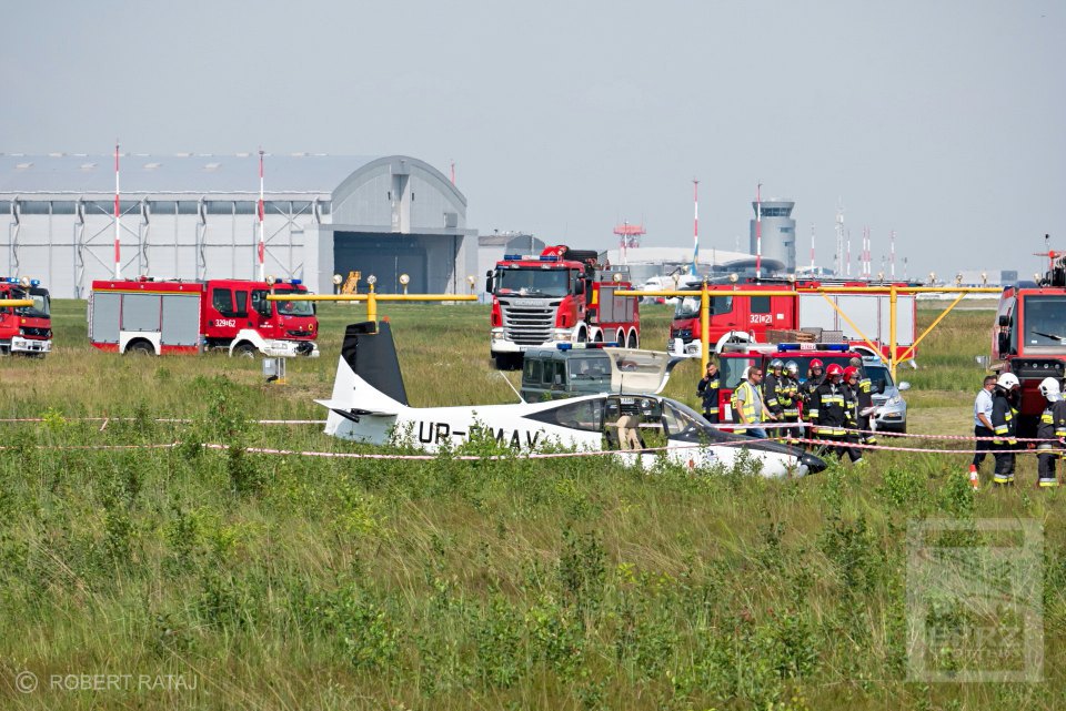 Небольшой легкомоторный самолет, зарегистрированный в Украине, совершил аварийную посадку в польском аэропорту Жешув-Ясенка. 