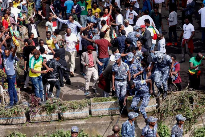 Один человек погиб и по меньшей мере 132 получили ранения в результате атаки в субботу, 23 июня, во время политической акции в столице Эфиопии Аддис-Абебе в поддержку нового премьер-министра страны Абия Ахмеда. 