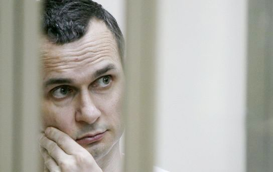 Адвокат политзаключенного Олега Сенцова - Дмитрий Динзе - сообщил, что сейчас у власти в России есть два прошения о помиловании украинца. 