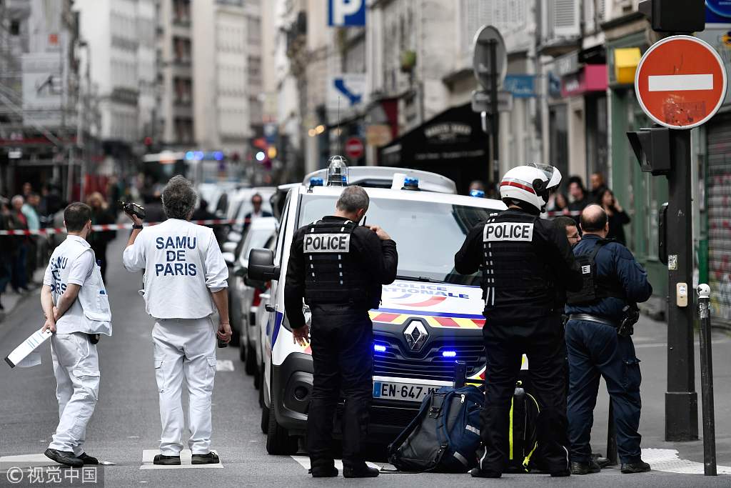 Полиция задержала мужчину, захватившего заложников в Париже. 