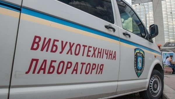 На рынке в Новой Каховке Херсонской области правоохранители обезвредили самодельное взрывное устройство. 