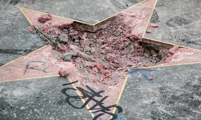 На Аллее славы в Голливуде разрушили звезду президента США Дональда Трампа. 