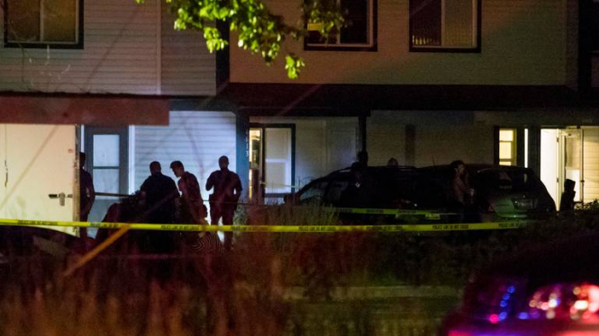 В штате Айдахо, США мужчина напал с ножом на дом, где проживают мигранты, по меньшей мере девять человек получили ранения. 