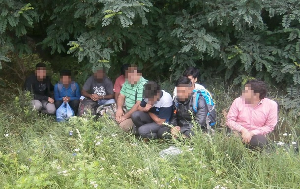Пограничники отдела Горск в Черниговской области задержали на границе с Россией десять нелегалов из Пакистана, Шри-Ланки и России. 