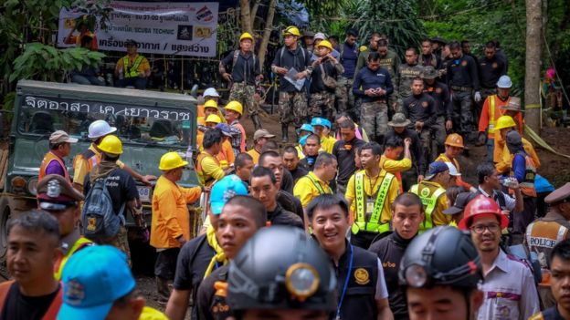 Дайвер из Украины Всеволод Коробов участвует в спасательной операции в Таиланде, где 12 детей и их тренер провели в затопленной пещере девять дней, пока к ним не добрались спасатели. 