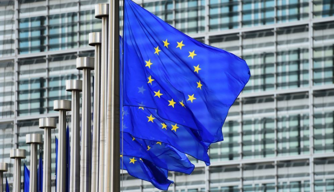 Европейская комиссия предложила концепцию создания контролируемых центров, а также краткосрочные меры, которые можно предпринять для улучшения процесса обработки заявлений от беженцев, прибывших на территорию ЕС. 