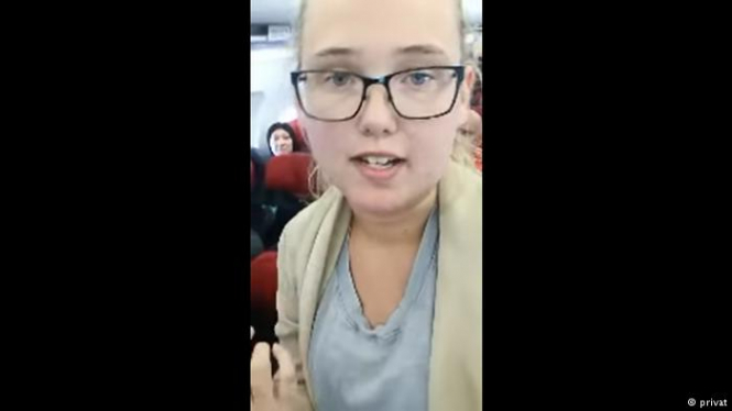 Шведская студентка Элин Эрссон помешала депортации 52-летнего мужчины в Афганистан, отказываясь сесть на свое место в самолете "Гетеборг - Стамбул". 
